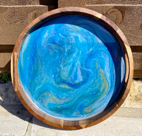 Resin tray with a wave patern